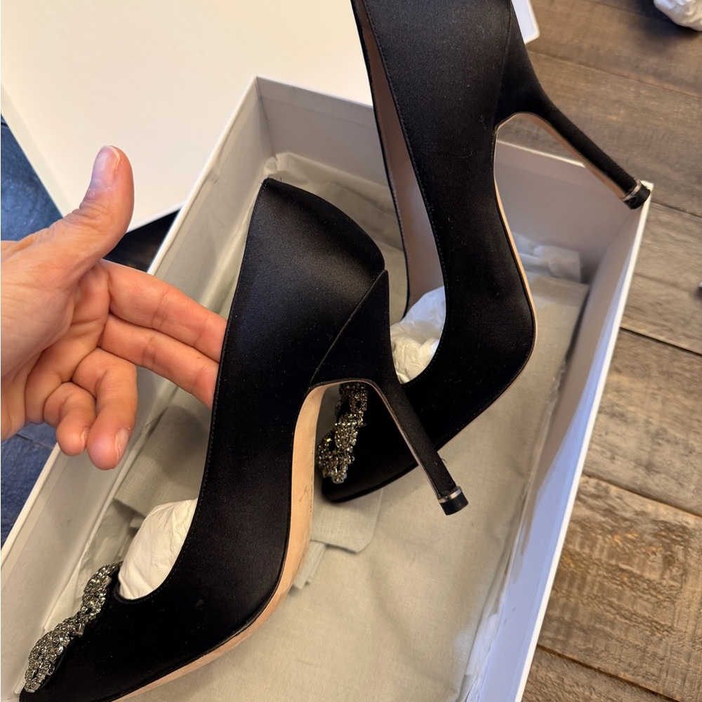 Manolo Blahnik Black Satin Heels Hangisi - Picture 4 of 8
